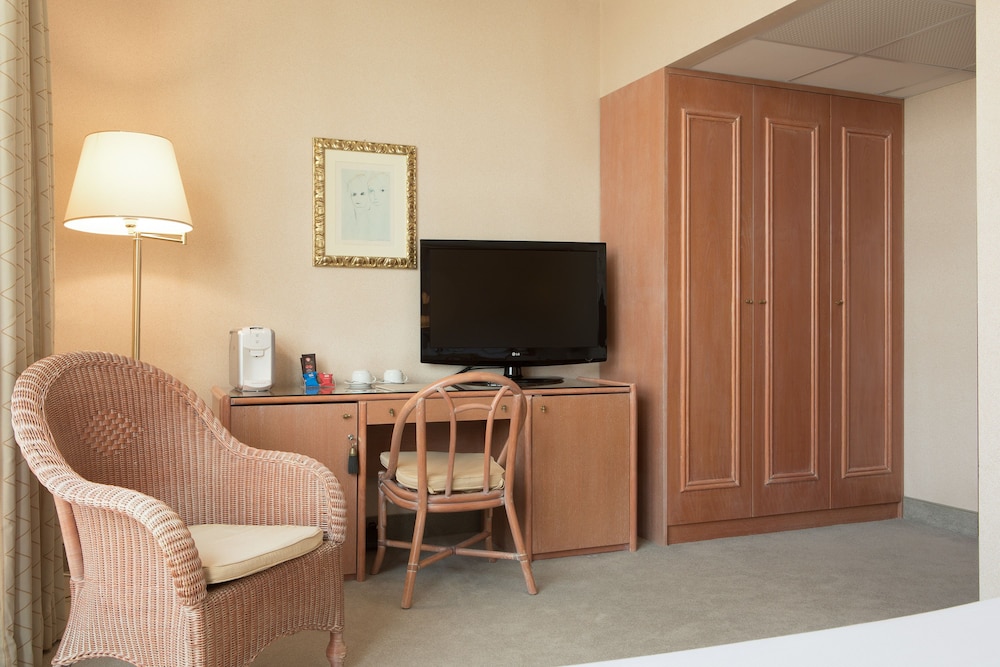 Deluxe Double Room, Partial Sea View photo 2