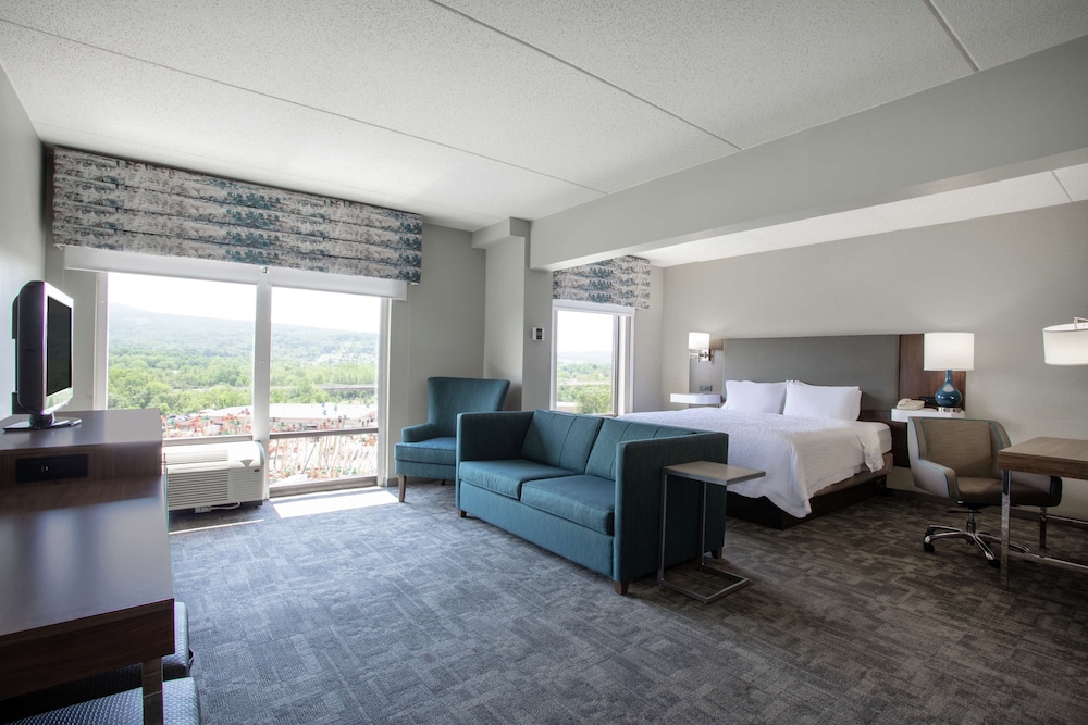 Suite, 1 King Bed, Non Smoking - Photo 1
