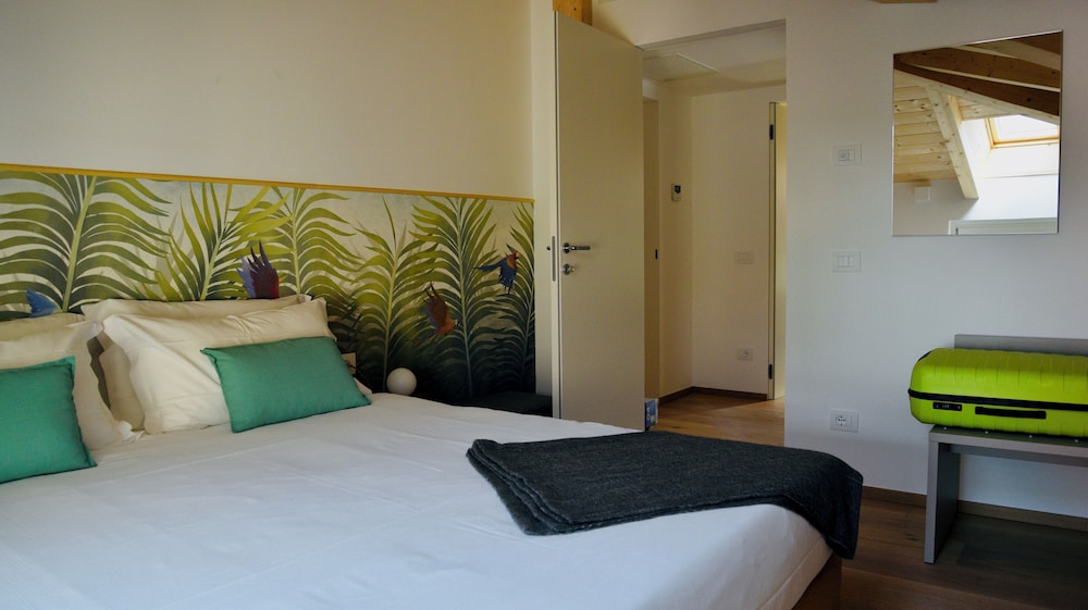 Economy Triple Room photo 1