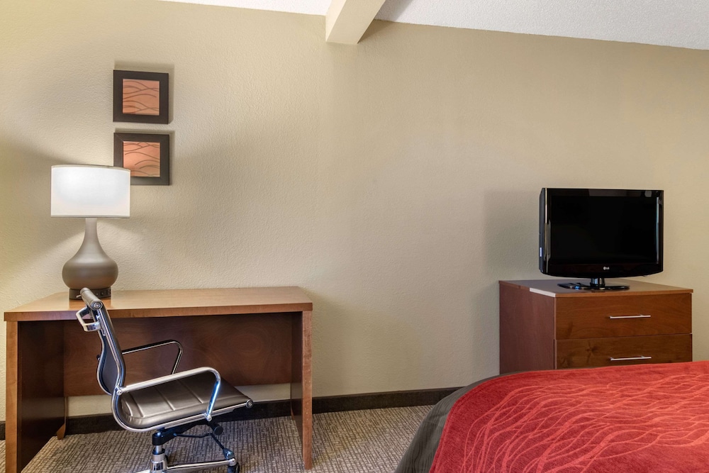 Standard Room, 2 Queen Beds, Non Smoking - Photo 2