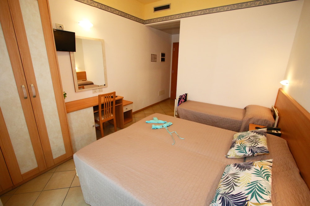 Comfort Triple Room photo 3