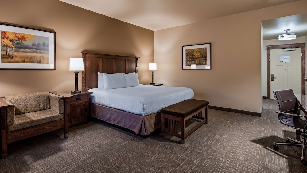 Standard Room, 1 King Bed, Non Smoking, Balcony (Larger Room) photo 3
