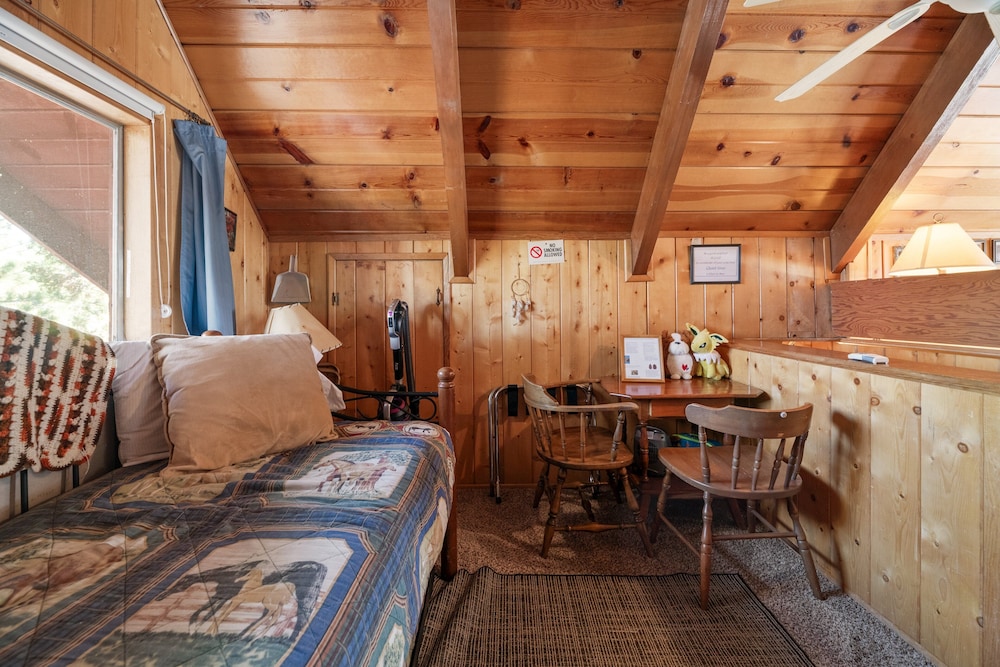 House, Multiple Beds, Patio, Mountain View photo 1