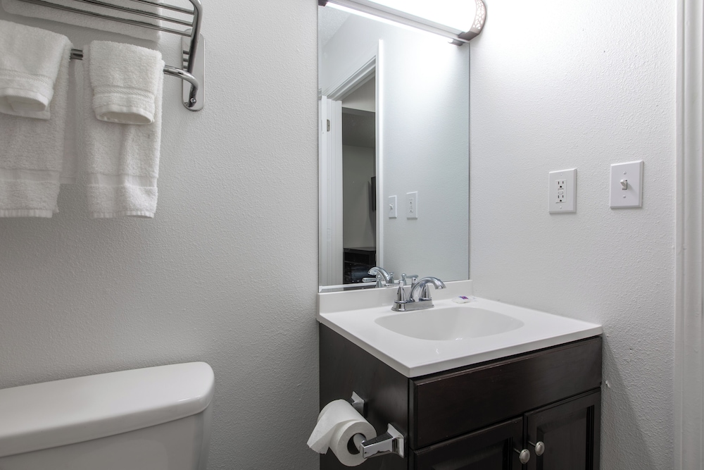 Premium Room, 1 Queen Bed, Non Smoking, Kitchen - Photo 6