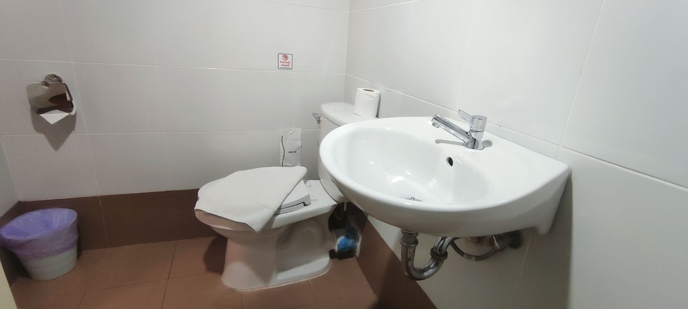 Standard Double Room (No Window) - Photo 2