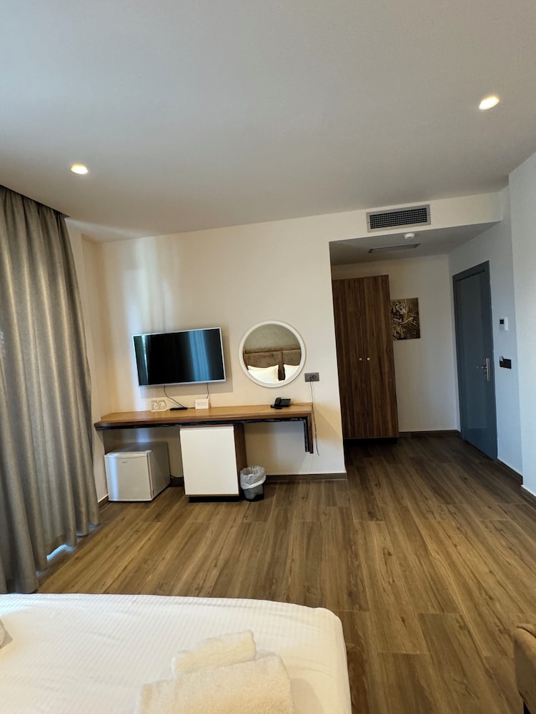 Deluxe Triple Room, Balcony, Ground Floor photo 3