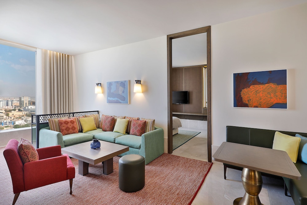 Junior Suite, 1 King Bed thumbnail 6