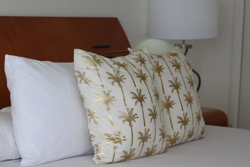 Deluxe Ocean Front  - 2 double beds - Photo 6