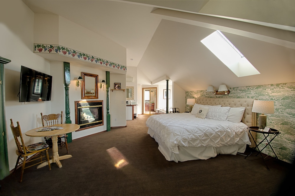 Room, 1 King Bed, Non Smoking, Lagoon View (Vineyard)