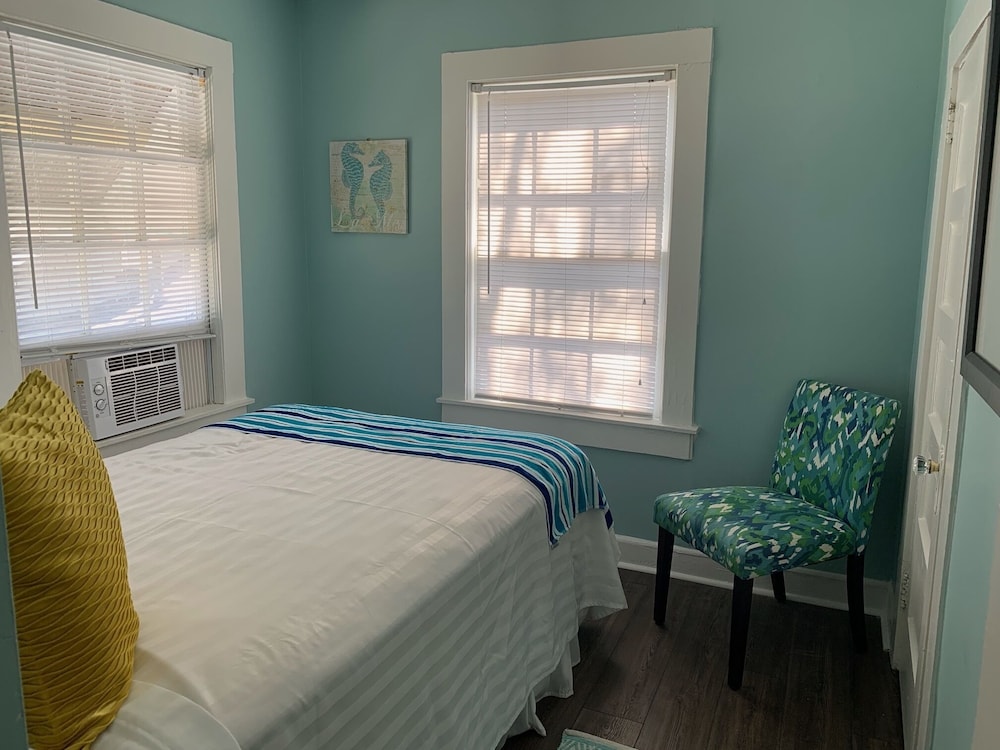 Flip Flop Cottages, 2 Bedroom, 2 Full Beds, 1 Bath with Front Porch photo 1