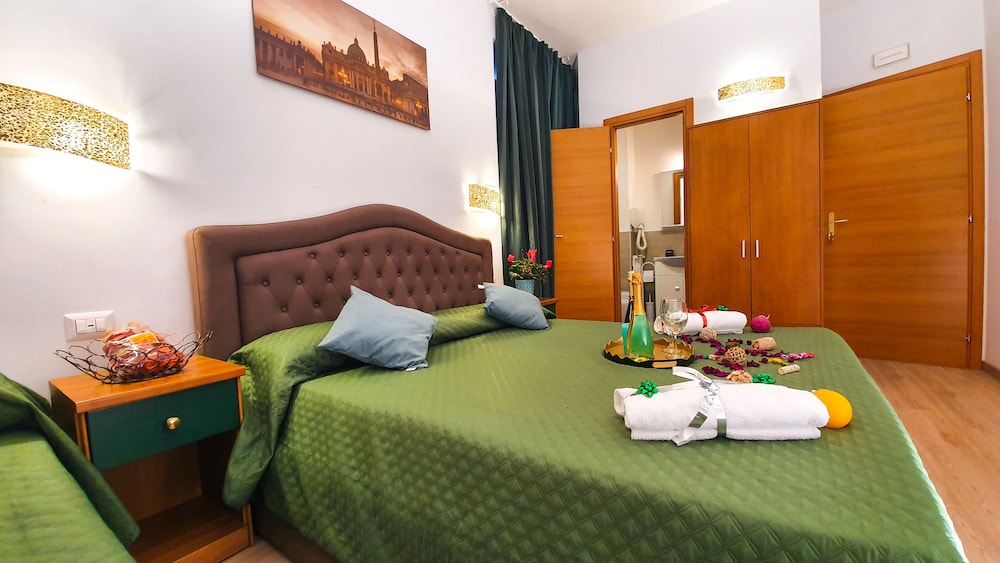 Triple Room (101)