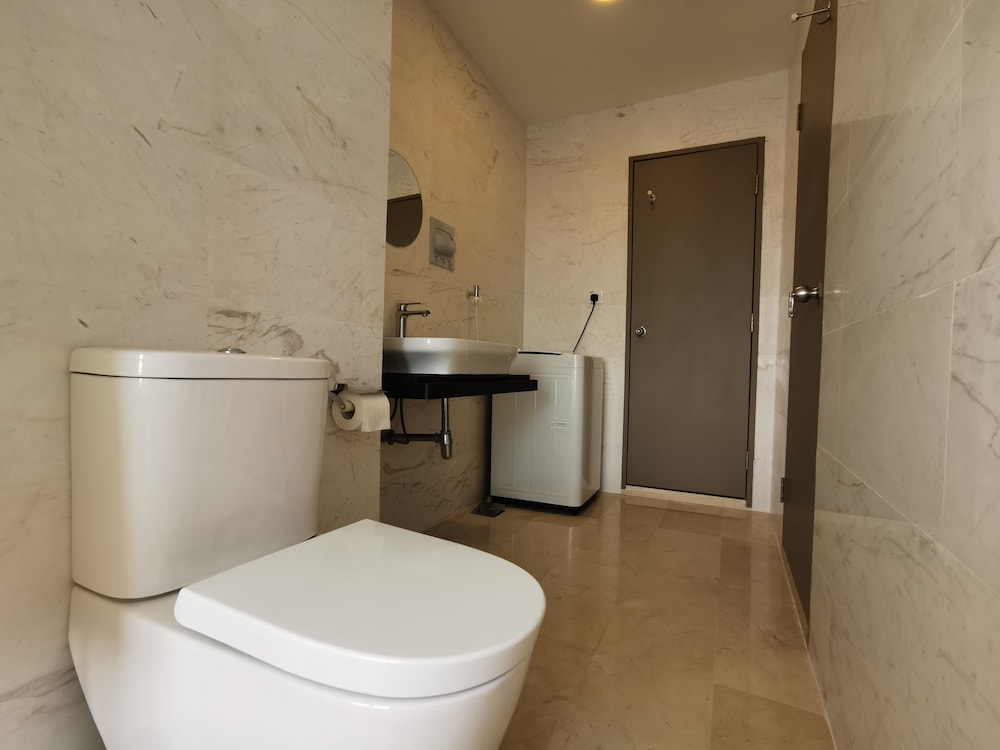 Premium Studio, Bathtub, Partial Sea View photo 2