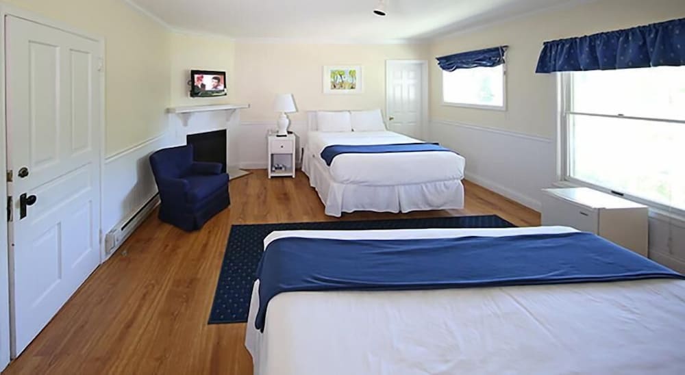 Deluxe Double West photo 2