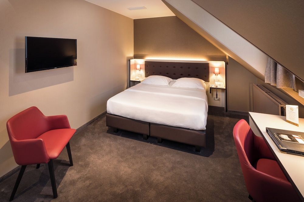 Comfort Room, 1 Queen Bed, City View (Mini) photo 1