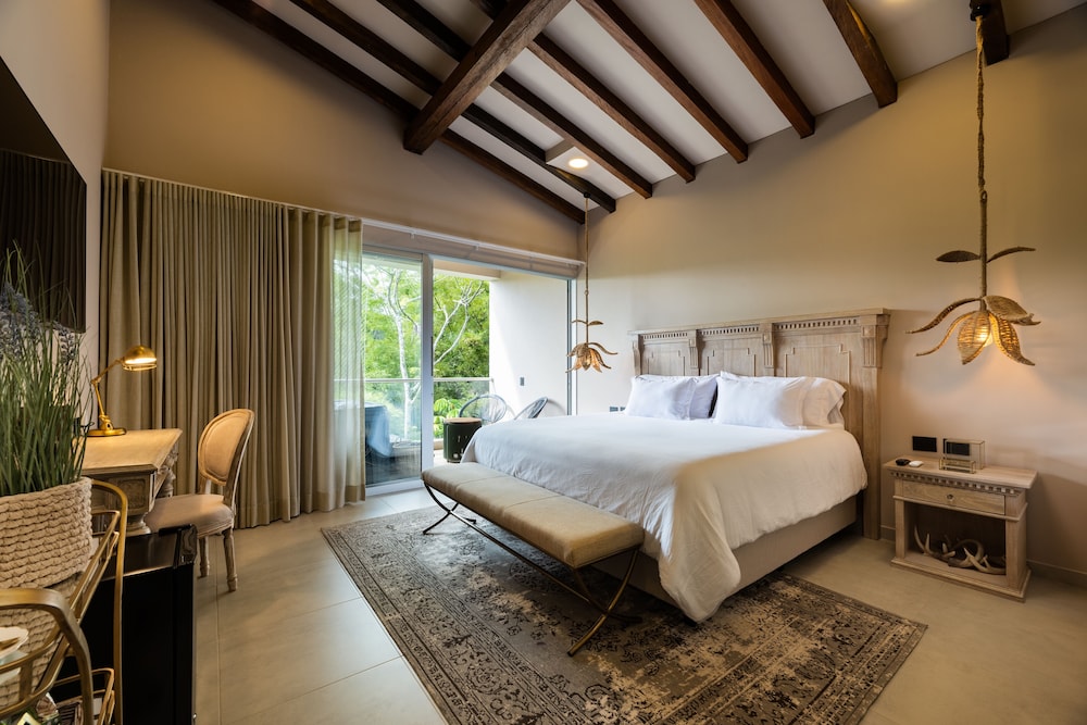 Deluxe Room, Courtyard View