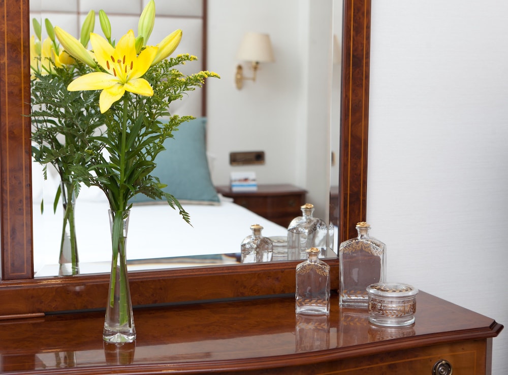 Suite - Photo 2