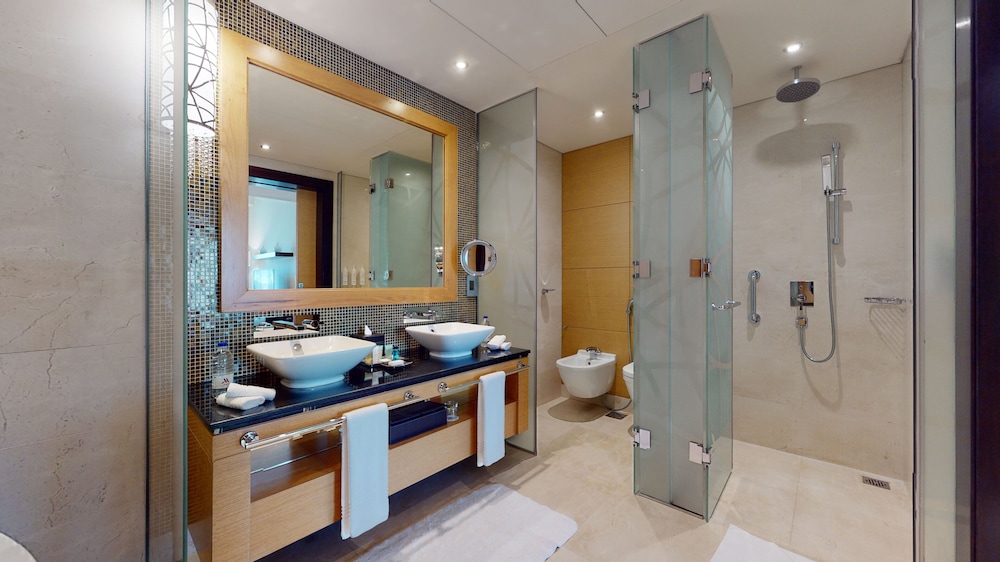 Executive Suite, 2 Bedrooms (Lounge Access with Drinks) thumbnail 5