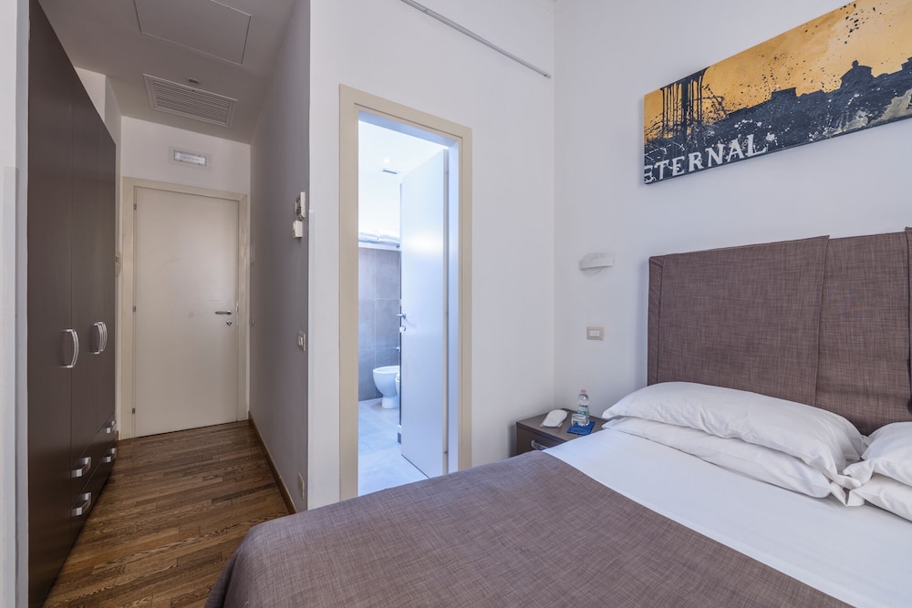 Classic Double Room, 1 Queen Bed photo 3