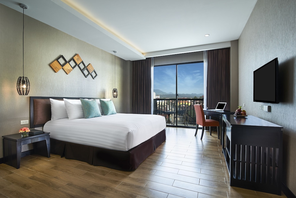 Superior Room, 1 King Bed, Balcony, River View