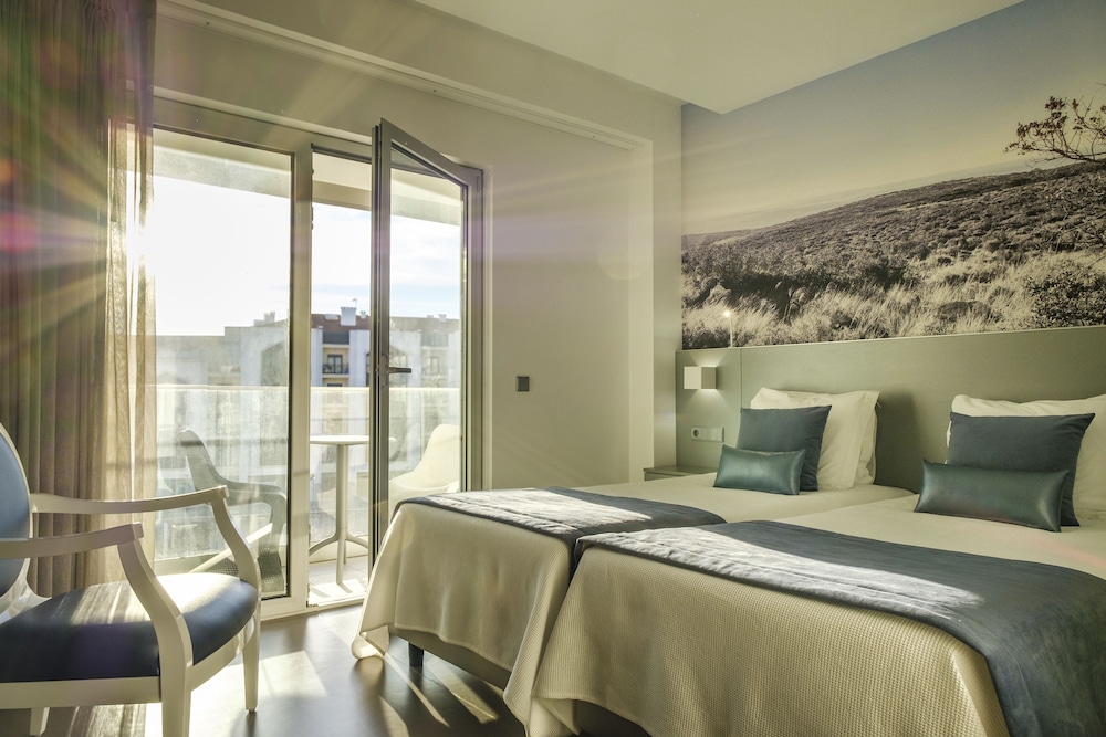 Standard Twin Room, Balcony photo 1