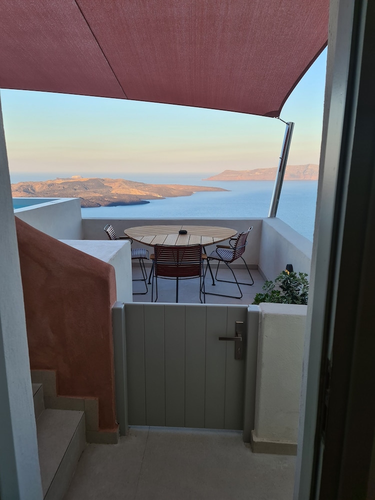 King Suite with Seaview and outdoor Hottub Caldera View - Photo 7