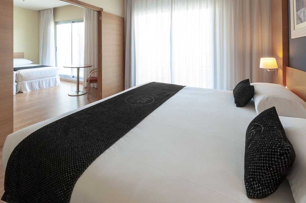 Double Room with Extra Bed (2 Adults + 2 Child) photo 2