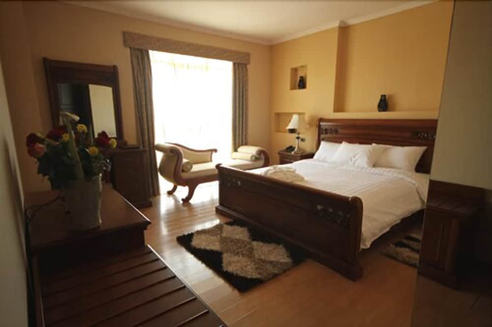 Executive Suite photo 1