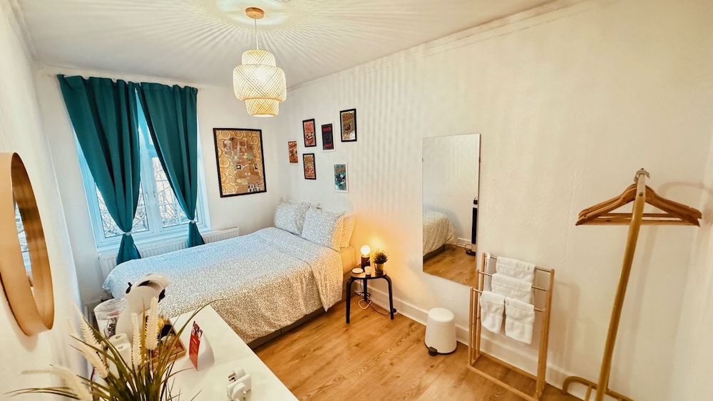 Basic Room, 1 Double Bed, Non Smoking, Shared Bathroom (R6) photo 1