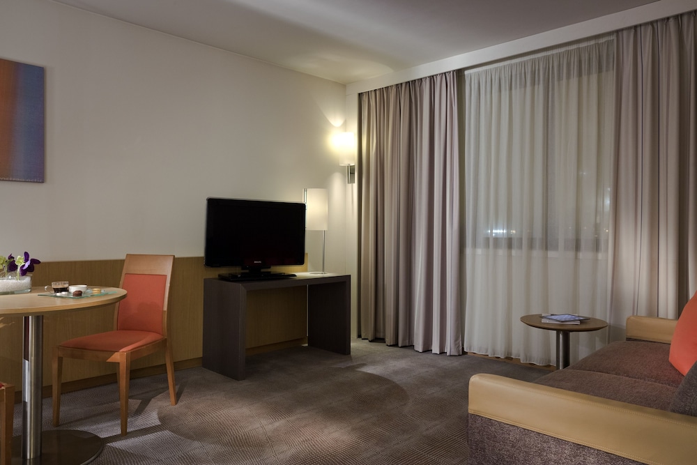 Suite, 1 Double Bed with Sofa bed photo 2
