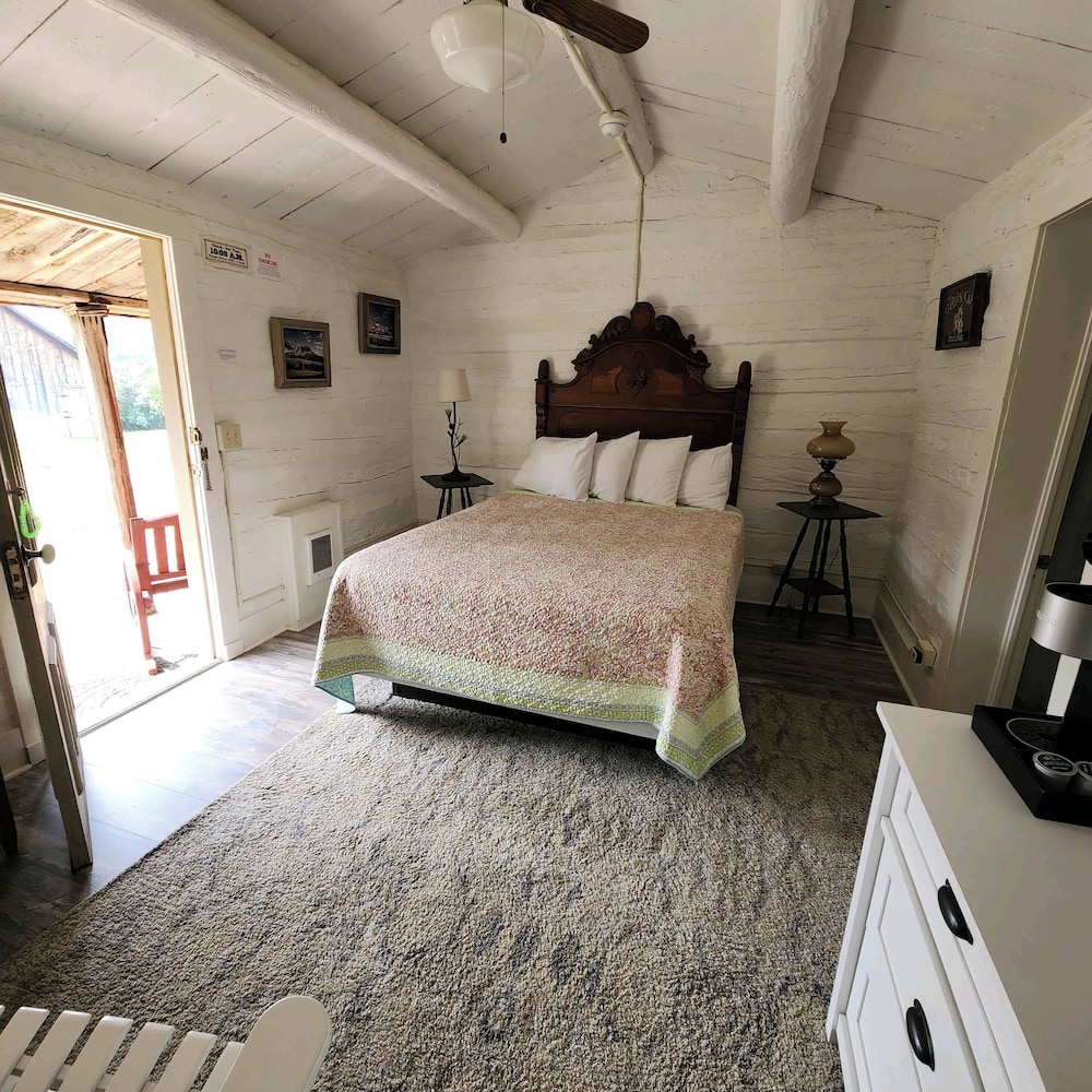 Standard Cabin, 1 Queen Bed photo 1