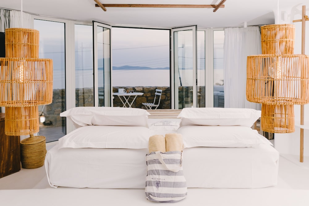 Front Sea View Suite (Outdoor Mini Plunge Pool) - Photo 4
