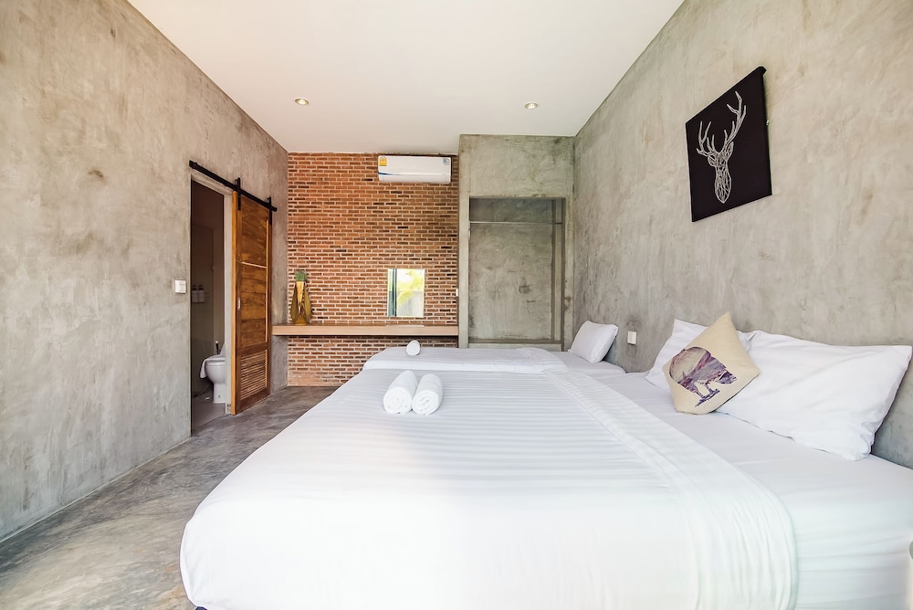 Four-Bedroom Villa - Photo 23