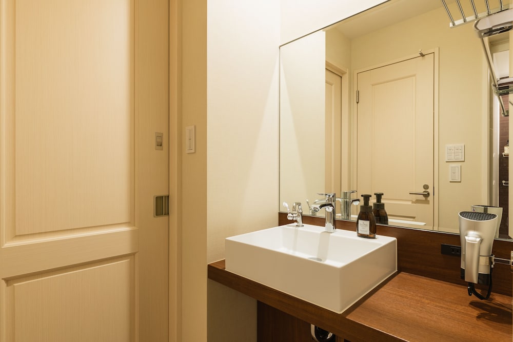 Superior Room, Non Smoking (A) - Photo 16