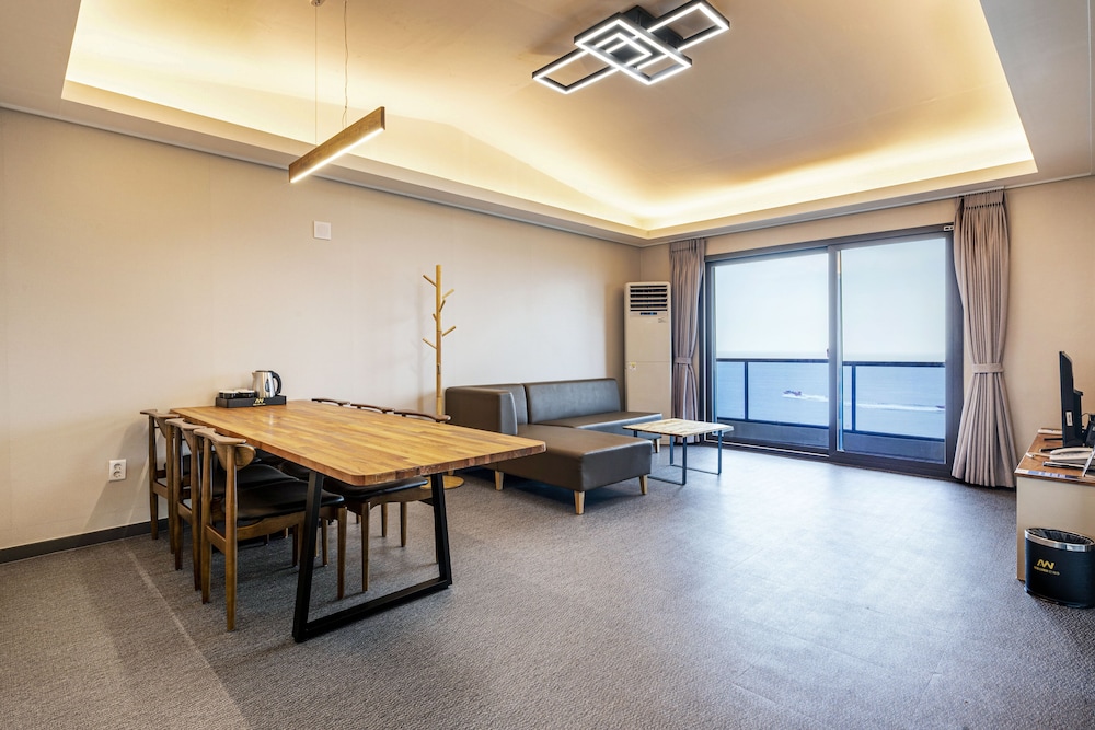 Aewol - Condo type: Deluxe Family Suite, Ocean View photo 1