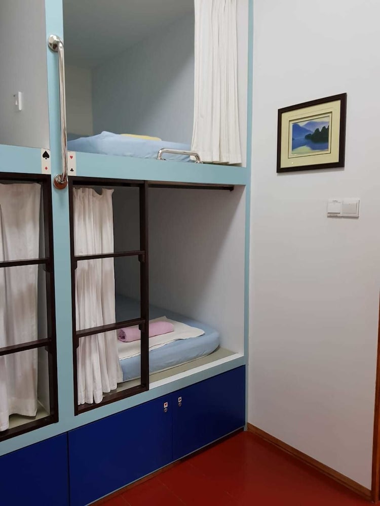 Deluxe Shared Dormitory, Mixed Dorm, Non Smoking (1 Bed in 4 Beds) photo 1