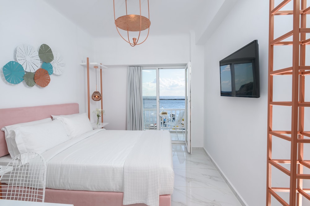 Deluxe Double Room, Balcony, Sea View photo 2