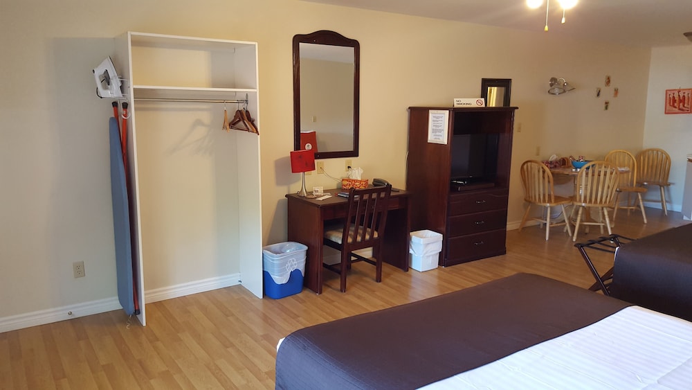 Harmony Suites #7 - 2 Queen Beds (Main Floor) photo 2
