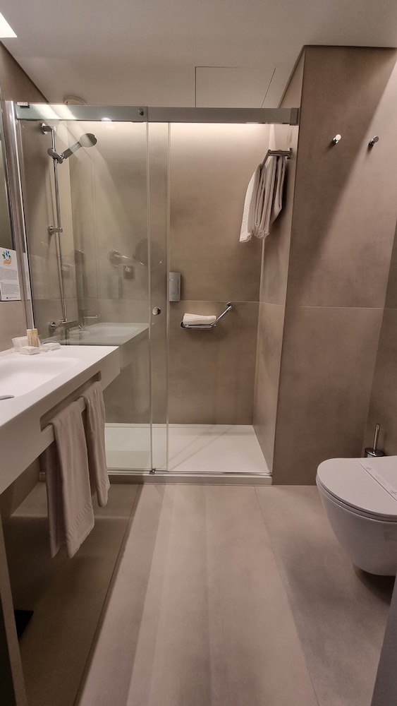 Standard Twin Room - Photo 14