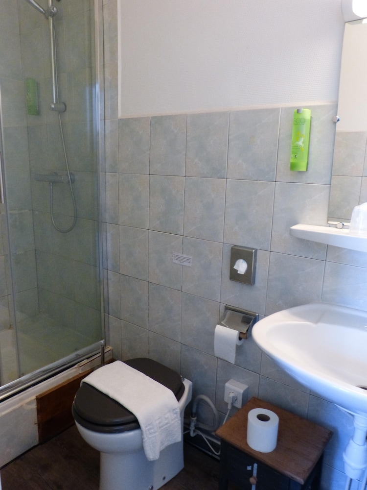 Economy Double Room, Ensuite (Vue village) photo 2