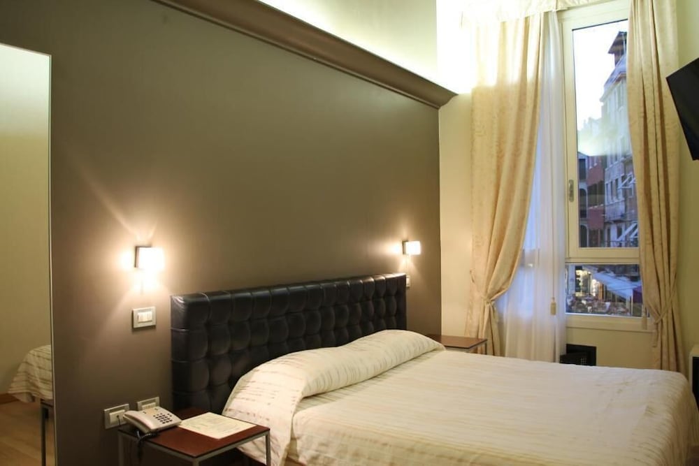 Superior Double Room, City View photo 2