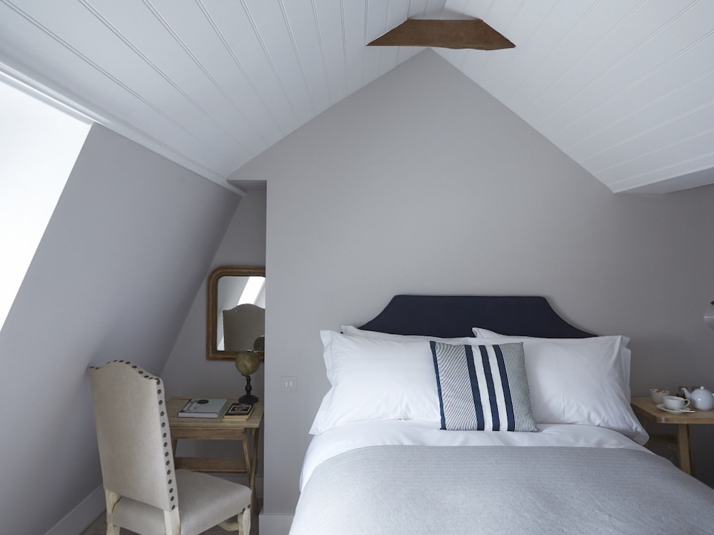Classic Double Room, Partial Sea View