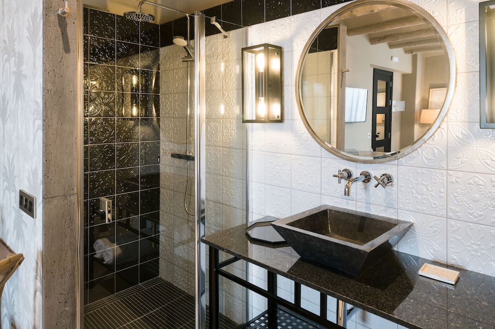 Suite 3 photo 2