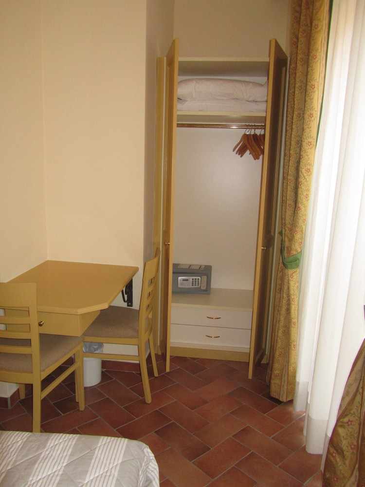 Classic Double Room - Photo 3