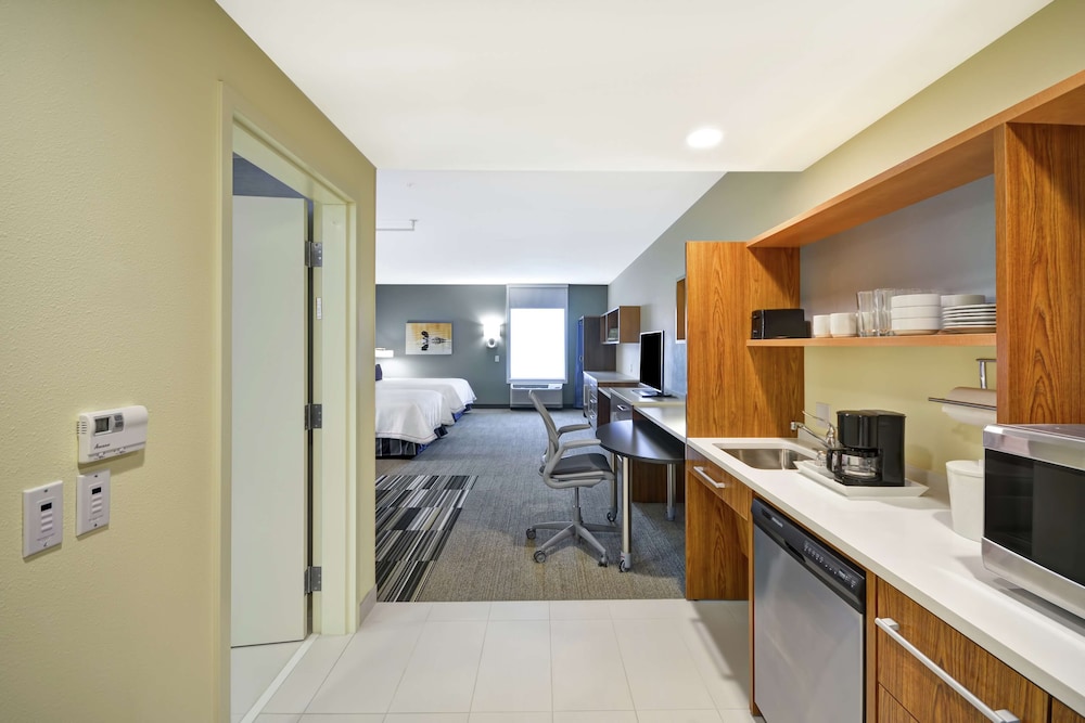 Studio, 2 Queen Beds, Accessible, Non Smoking (Roll-in Shower)