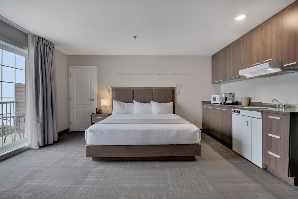 HOTEL | Suite 1 King bed River view - Photo 2