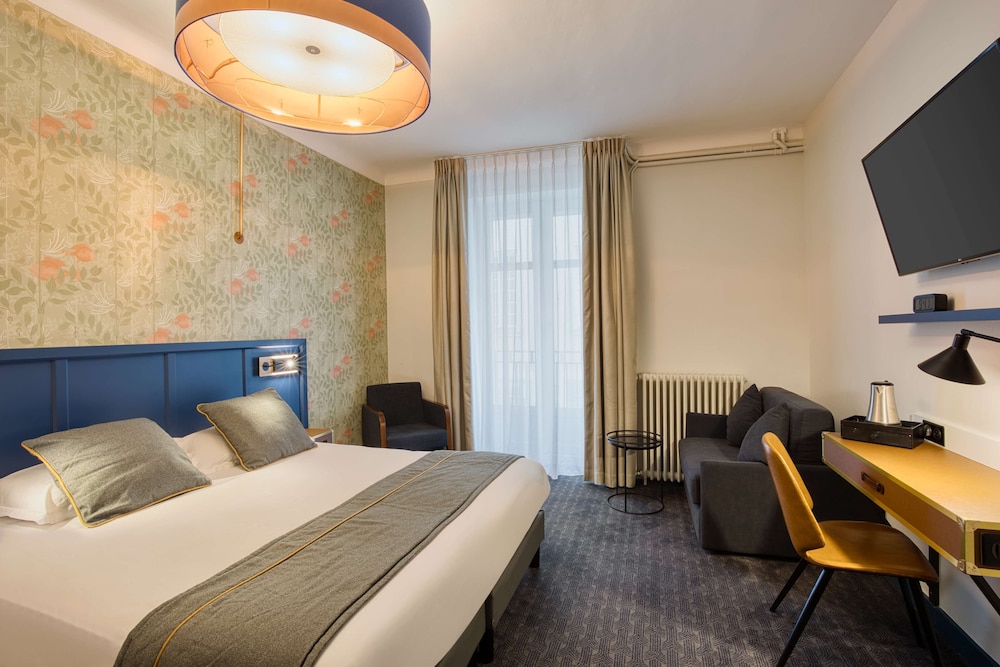 Superior Room, 1 King Bed, Non Smoking (Twin bed on request;with Sofabed) - Photo 4