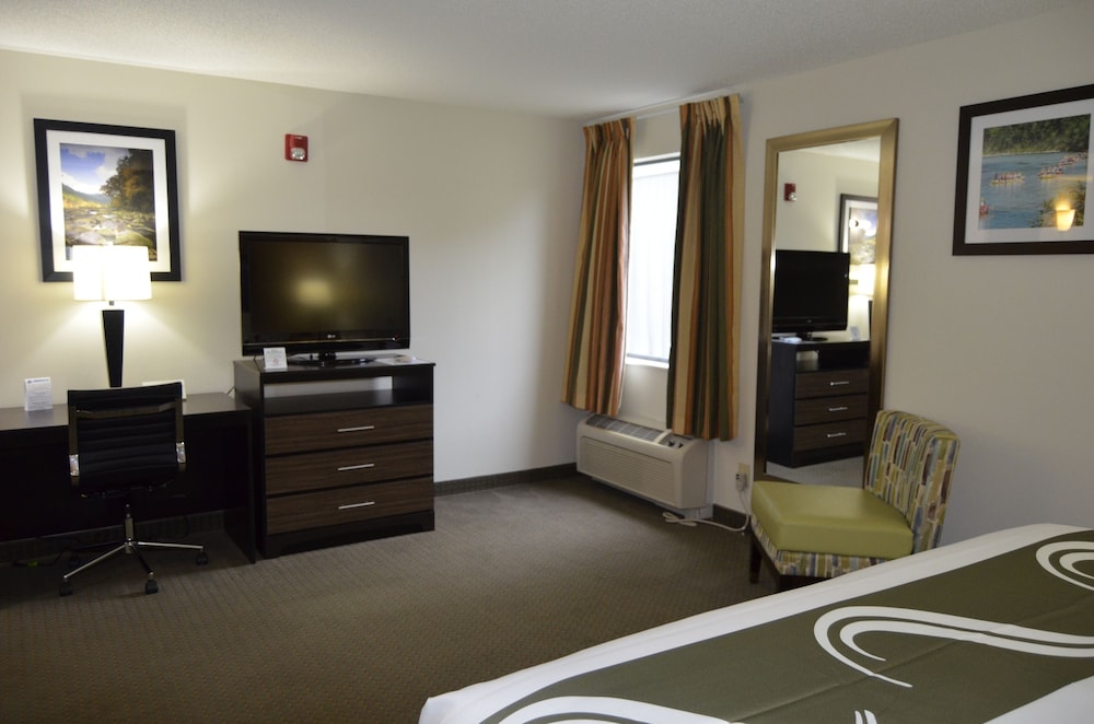 Standard Room, 1 King Bed, Non Smoking - Photo 6