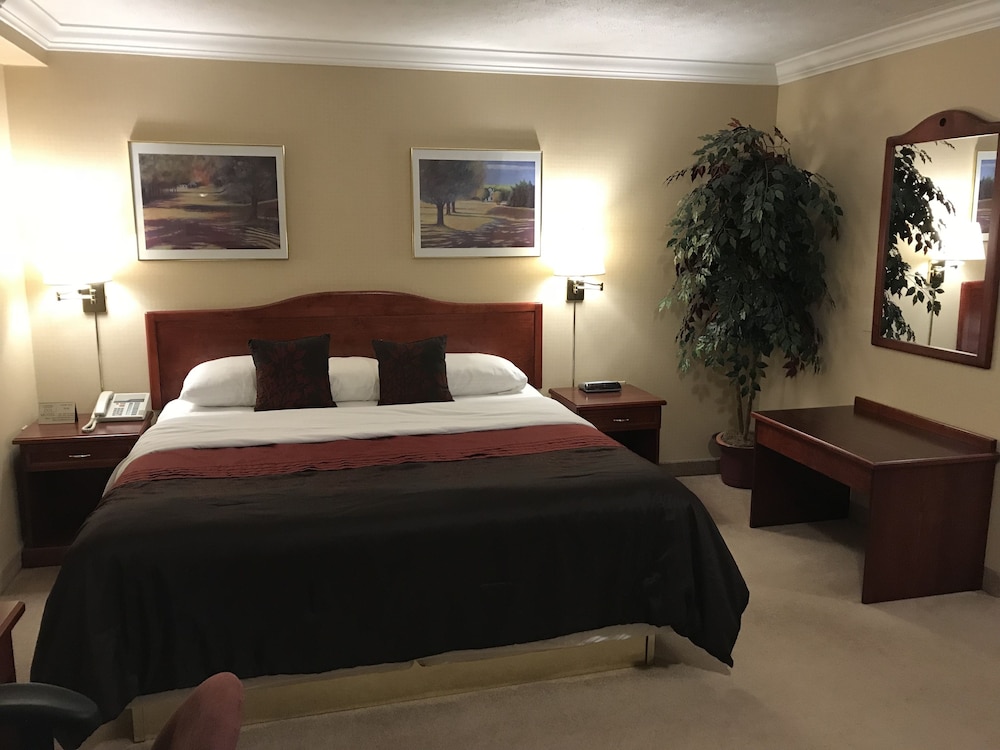 Honeymoon Suite (Master) photo 3