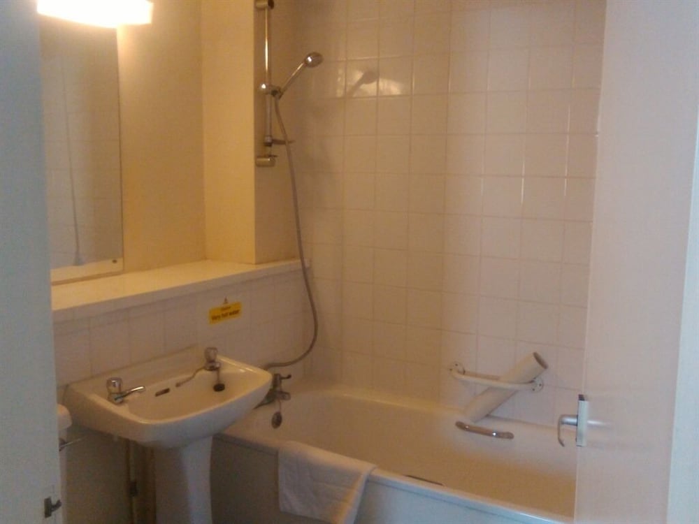 King Ensuite with Bath photo 1
