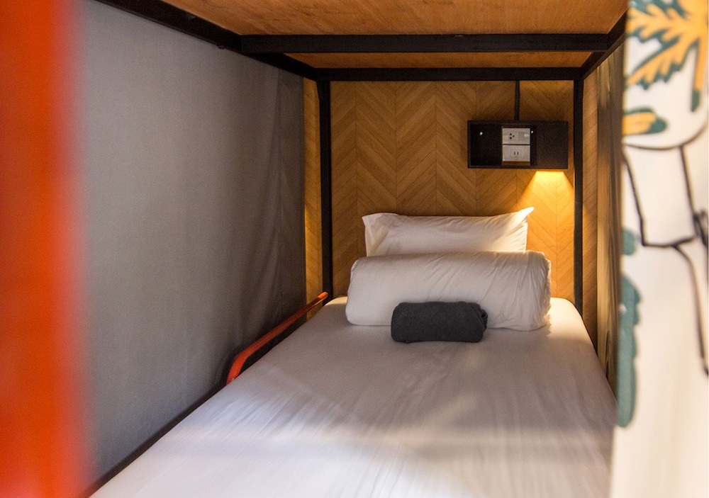 8-Bed Female Dormitory photo 1